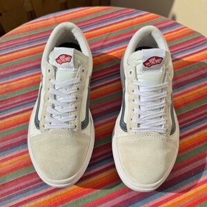 Cream Overt Comfycush Vans